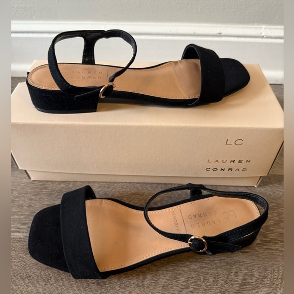 LC Lauren Conrad Shoes - LC Lauren Conrad Black Ankle Strap Sandal Low Heel Size 7.5 EUC